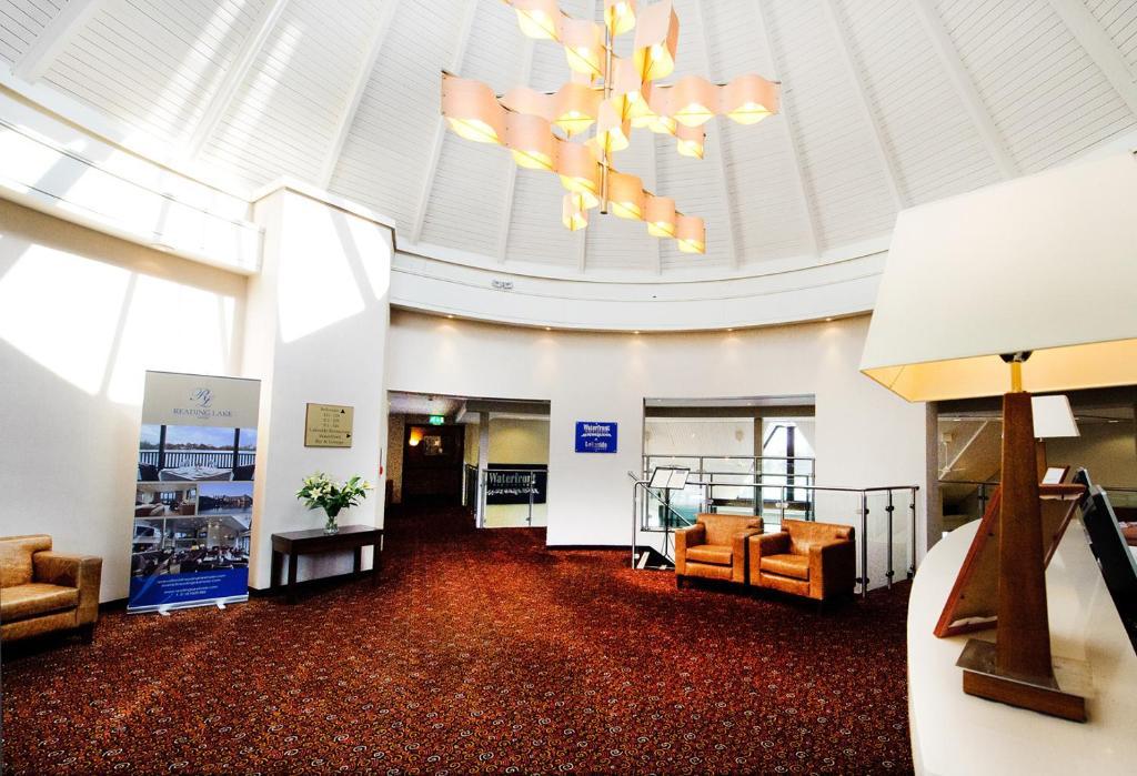 Reading Lake Hotel Екстер'єр фото